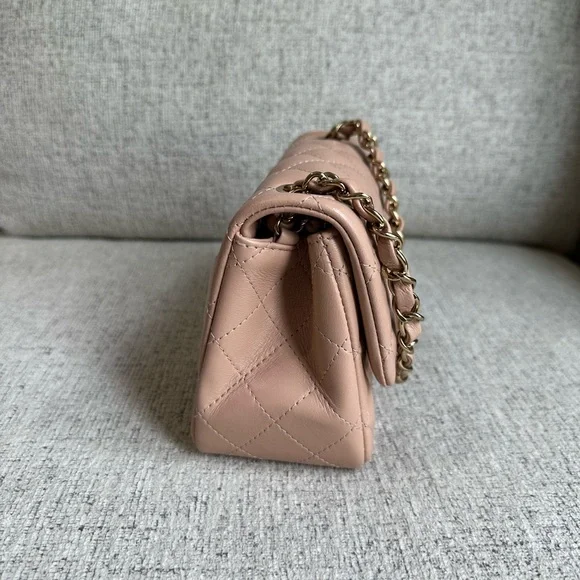 BEAUTIFUL Chanel 21a beige classic mini square - Picture 5 of 13